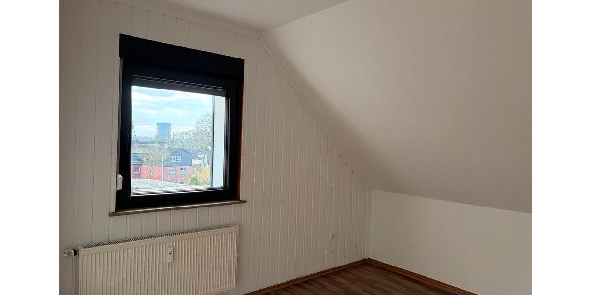 Dachgeschoßwohnung Oberhausen Rothebusch - 3.5 Zimmer, 80 m&sup2;, 640&euro; | Angebot:25394243