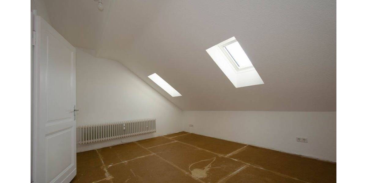 Elegante Dachgeschosswohnung im sanierten Altbau - ruhig und zentral in Wuppertal-Uellendahl-Ost 3 zimmer