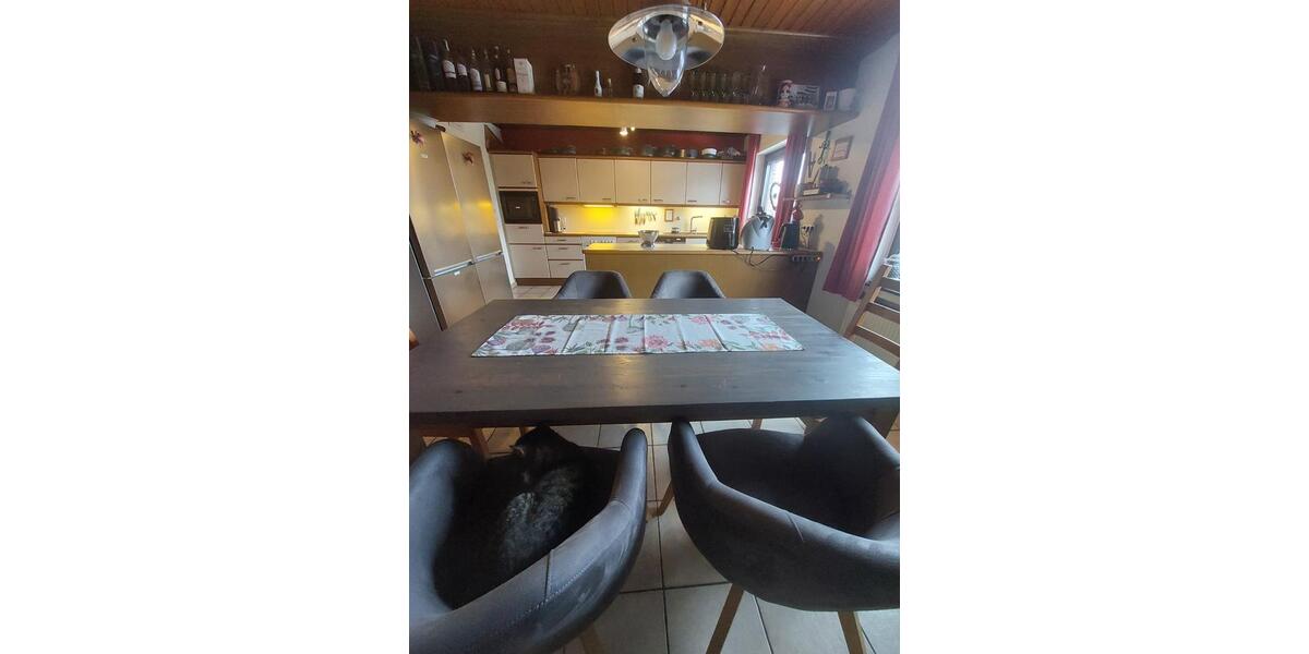 Reihenhaus Hünxe - 7 Zimmer, 250 m&sup2;, 2.200&euro; | Angebot:26295244