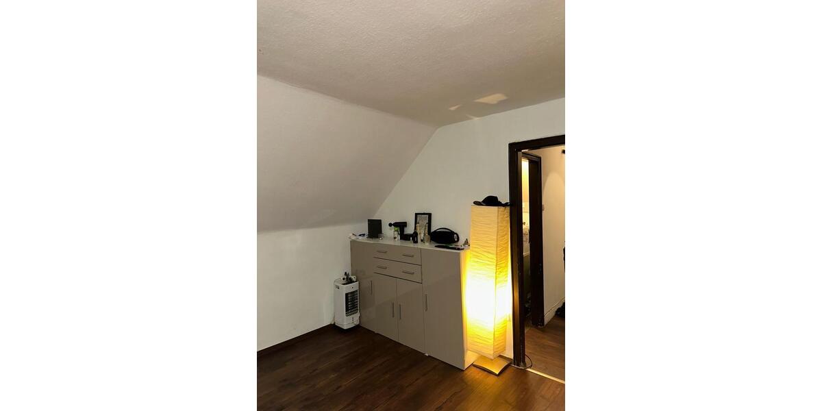Dachgeschoßwohnung Duisburg Angerhausen - 3 Zimmer, 60 m&sup2;, 570&euro; | Angebot:25131180