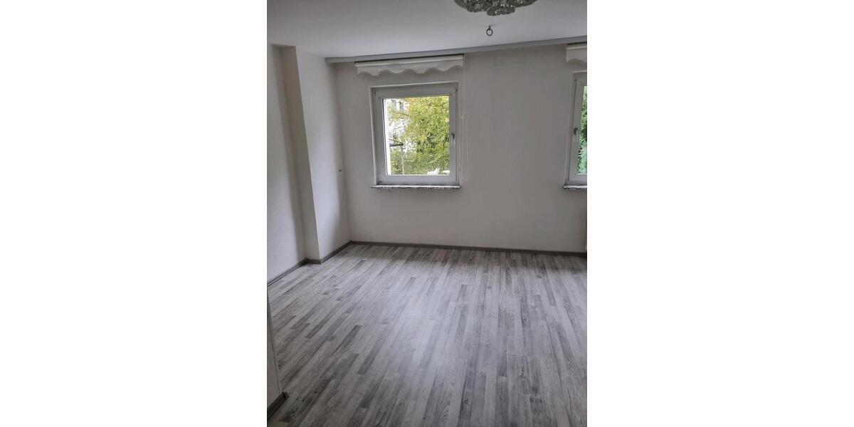 Wohnung EG rechts !!!! ZU VERMIETEN !!!! 3 zimmer