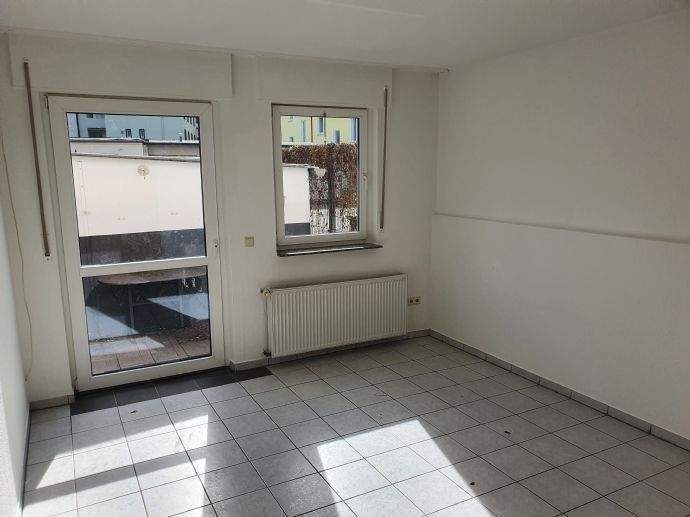 GELEGENHEIT!!! RENOVIERTE 3 ZIMMER ERDGESCHOSS WOHNUNG mit OFFENER KÜCHE + KLEINER TERRASSE in DUISBURG - RHEINHAUSEN - MITTE!!! 3 zimmer