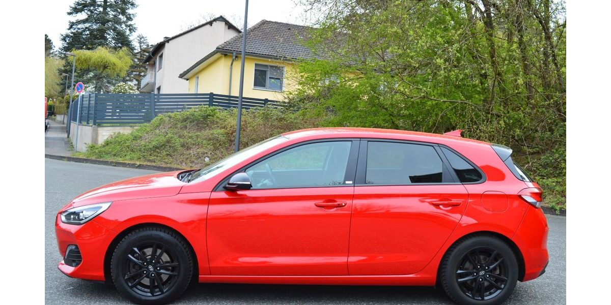 Hyundai i30 94.000 km 12.899 &euro; Wuppertal 42279