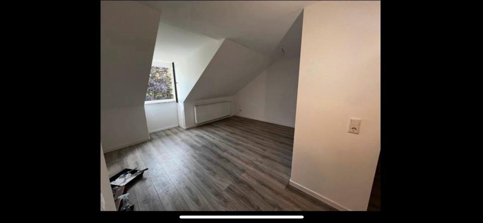 Charmante, sanierte 2-Zimmer-Dachgeschosswohnung mit Garten 2 zimmer