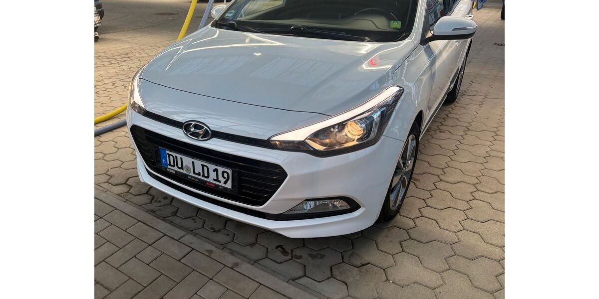 Hyundai i20 36.780 km 11.400 &euro; Duisburg 47055