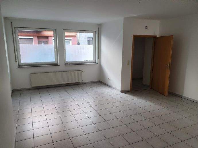 GELEGENHEIT!!! RENOVIERTE 3 ZIMMER ERDGESCHOSS WOHNUNG mit OFFENER KÜCHE + KLEINER TERRASSE in DUISBURG - RHEINHAUSEN - MITTE!!! 3 zimmer