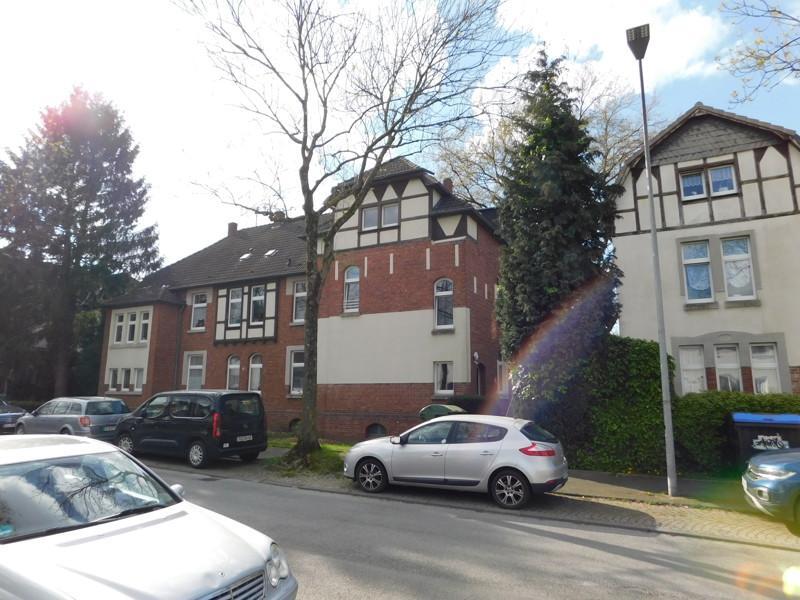 Großzügige Familienwohnung in schöner Lage! Einzugsbereit neu renoviert für Sie ! zimmer