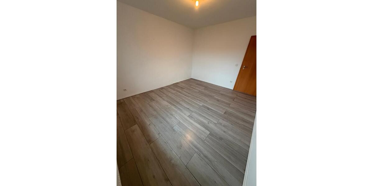 Etagenwohnung Essen Stadtbezirk VI - 4 Zimmer, 100 m&sup2;, 1.000&euro; | Angebot:25596582
