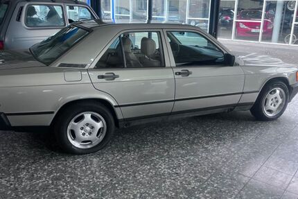Mercedes-Benz 190 268.000 km 10.000 &euro; Gelsenkirchen 45892
