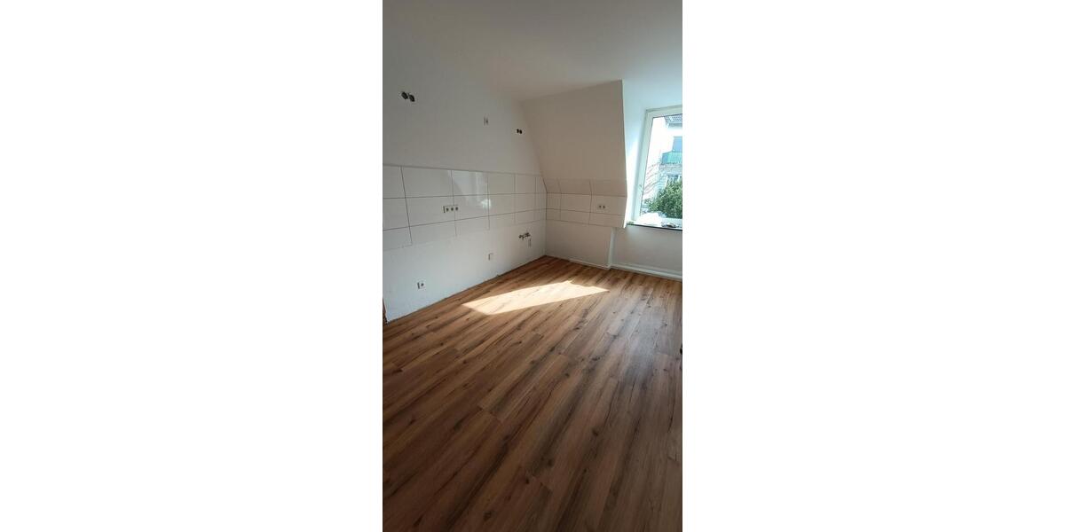 Dachgeschoßwohnung Wuppertal Gemarkung Langerfeld - 4 Zimmer, 100 m&sup2;, 1.000&euro; | Angebot:26324943