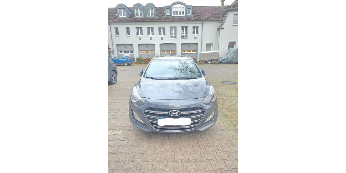 Hyundai i30 98.000 km 12.800 &euro; Recklinghausen 45663