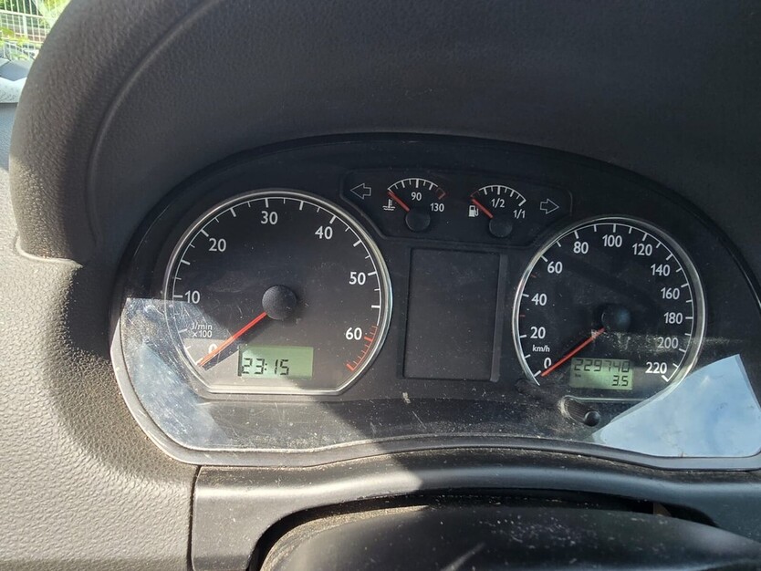 VW Polo 229.740 km 2.700 € Essen 45121