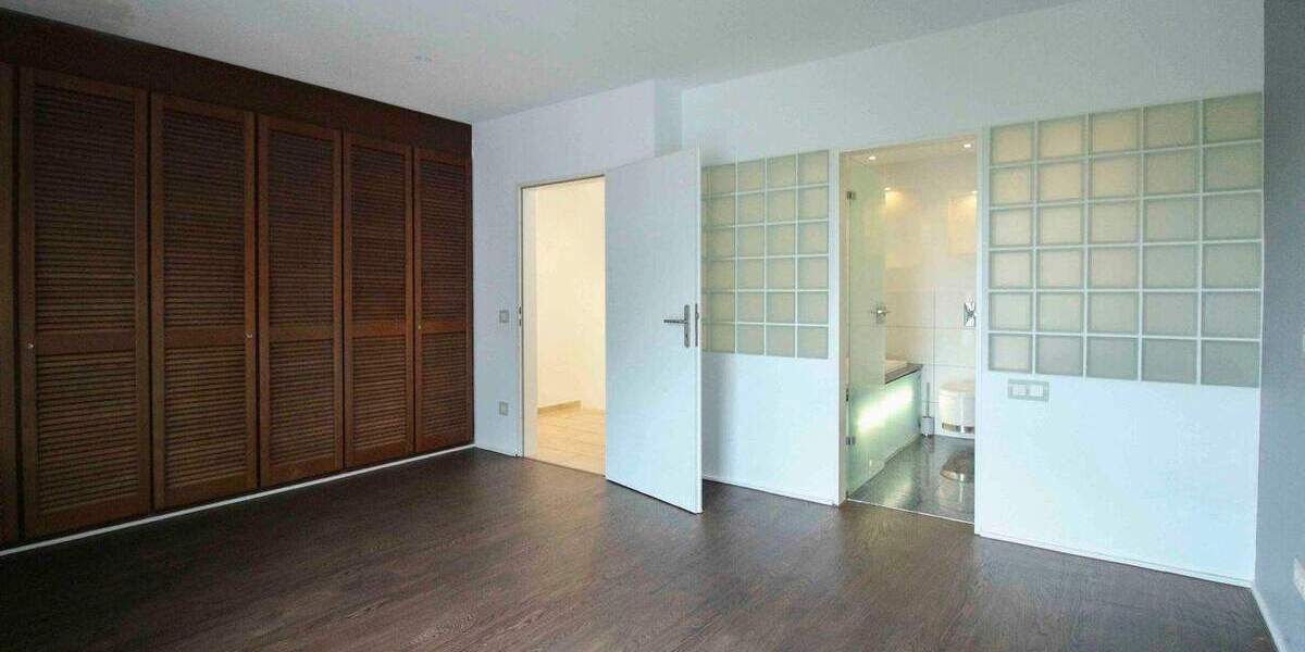 Leben in der Innenstadt: Gepflegtes Reihenmittelhaus samt Dachterrasse und TG-Stellplatz 5 zimmer