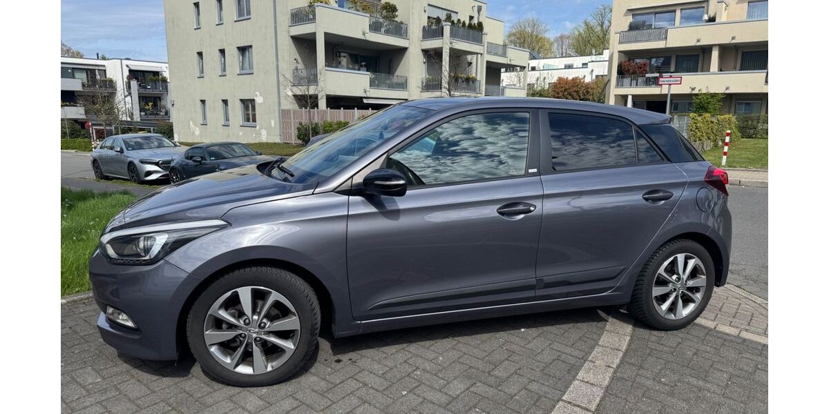Hyundai i20 64.400 km 10.490 &euro; Bochum 44799