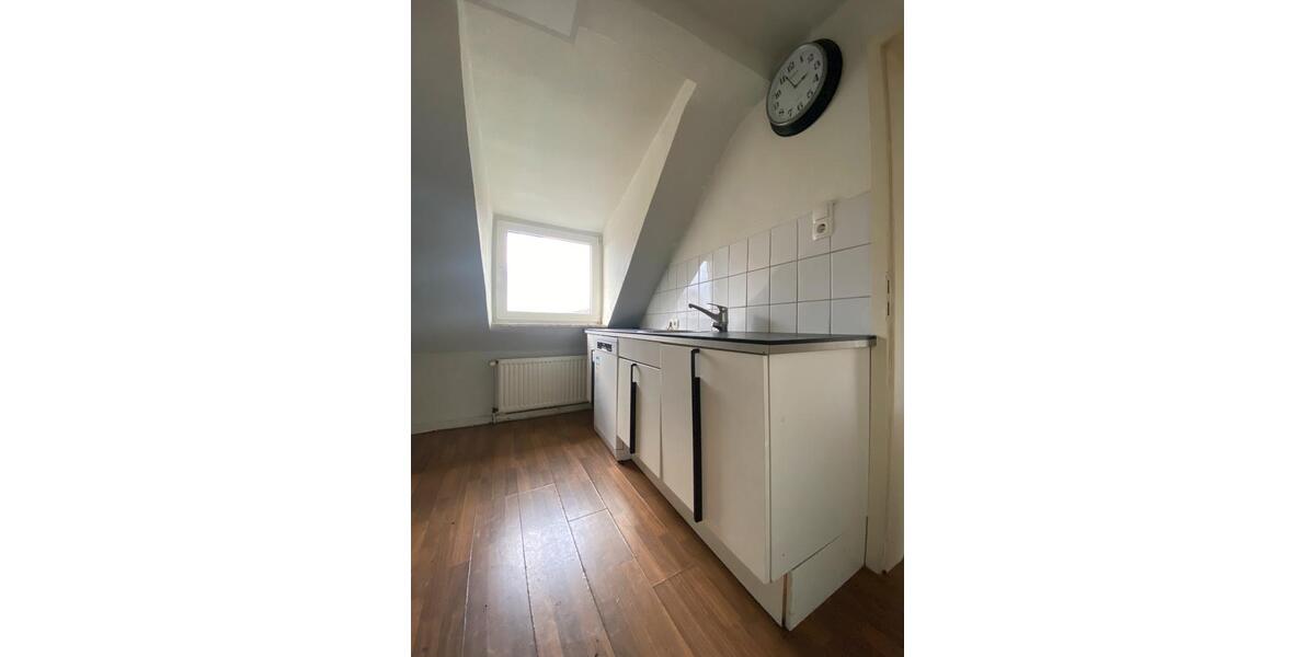 Dachgeschoßwohnung Duisburg Duisburg-Mitte - 2.5 Zimmer, 36 m&sup2;, 290&euro; | Angebot:26237041