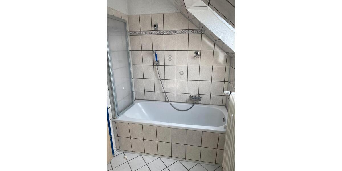 Dachgeschoßwohnung Velbert Pöthen - 3 Zimmer, 68 m&sup2;, 430&euro; | Angebot:26338384
