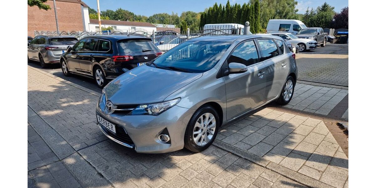 Toyota Auris 110.931 km 7.950 &euro; Herten 45701