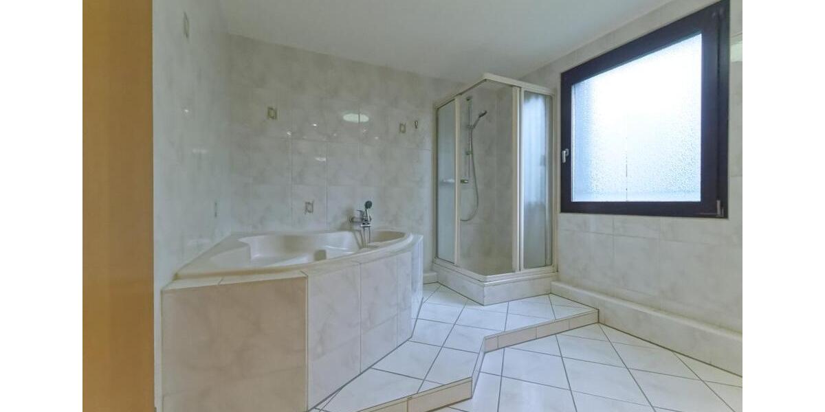 Dachgeschoßwohnung Oberhausen Biefang - 4 Zimmer, 96 m&sup2;, 227.000&euro; | Angebot:26940519
