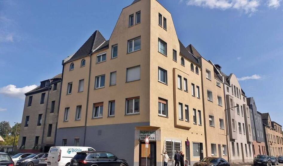 Modernisiertes Wohn- und Geschäftshaus, 488 qm vermietbare Fläche, 3 Garagen