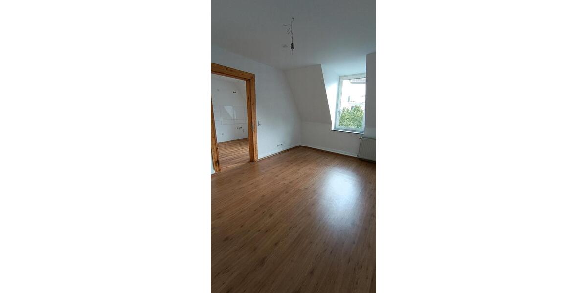 Dachgeschoßwohnung Wuppertal Barmen - 4 Zimmer, 100 m&sup2;, 1.240&euro; | Angebot:26173523