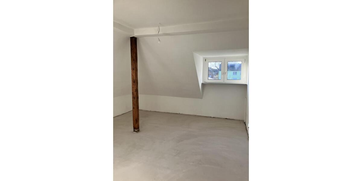 Dachgeschoßwohnung Duisburg Mittelmeiderich - 3.5 Zimmer, 73 m&sup2;, 508&euro; | Angebot:26234164