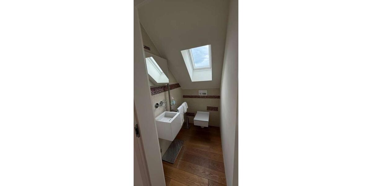 Dachgeschoßwohnung Essen Stadtbezirk II - 1 Zimmer, 72 m&sup2;, 1.250&euro; | Angebot:25148843