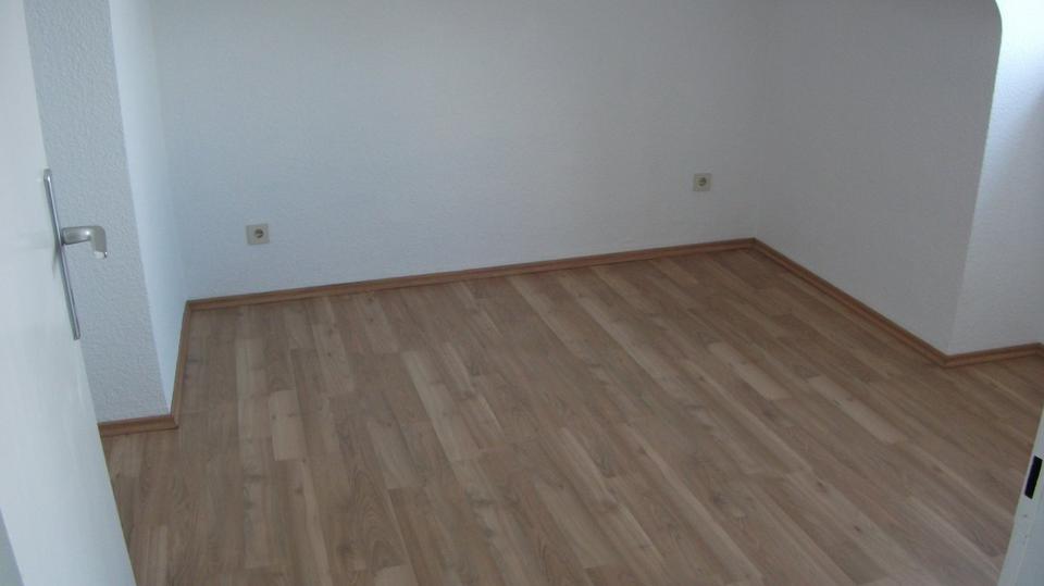 Dachgeschoßwohnung Duisburg Duisburg-Mitte - 2.5 Zimmer, 53 m&sup2;, 400&euro; | Angebot:26386927