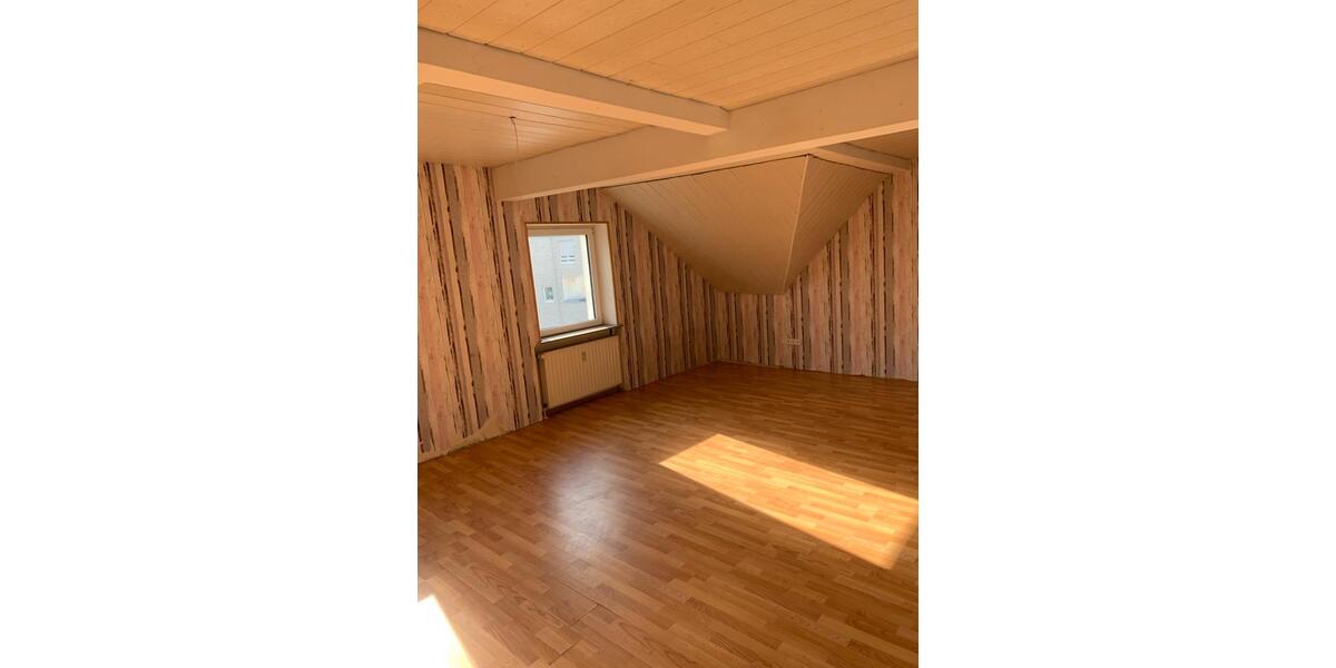 Dachgeschoßwohnung Marl - 5 Zimmer, 120 m&sup2;, 1.020&euro; | Angebot:26041004