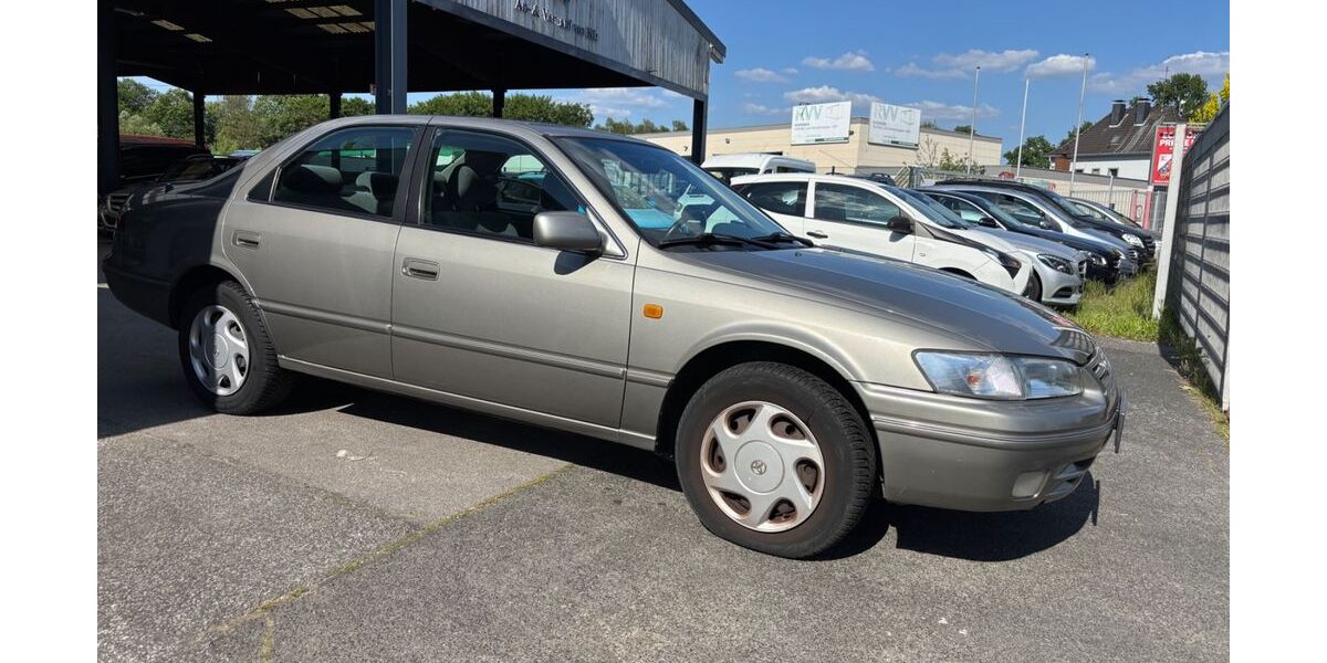 Toyota Camry 122.000 km 3.990 &euro; Essen 45356