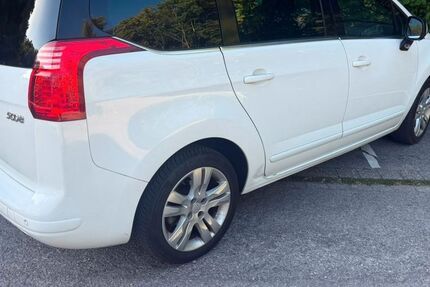 Peugeot 5008 92.000 km 6.900 &euro; Dortmund 44145