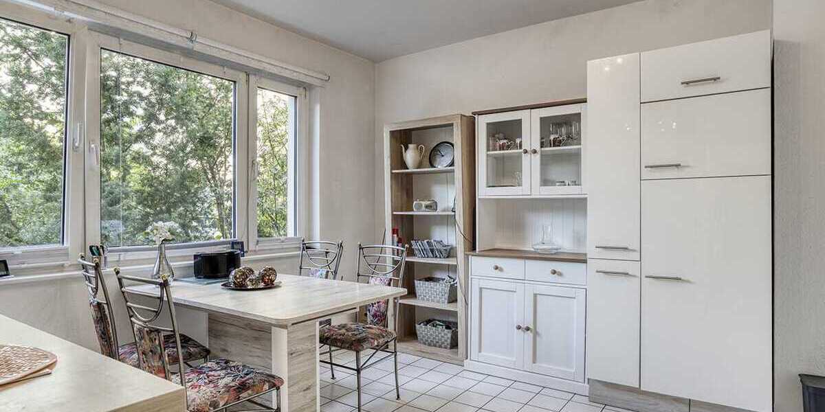 Zentral gelegene 3-Zimmer-Wohnung mit Balkon in gepflegtem 4-Parteienhaus 3 zimmer