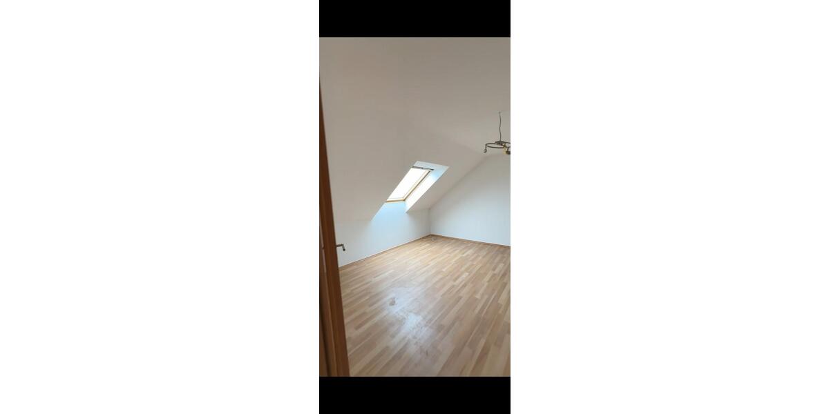 Dachgeschoßwohnung Duisburg Laar - 3.5 Zimmer, 85 m&sup2;, 800&euro; | Angebot:26222266