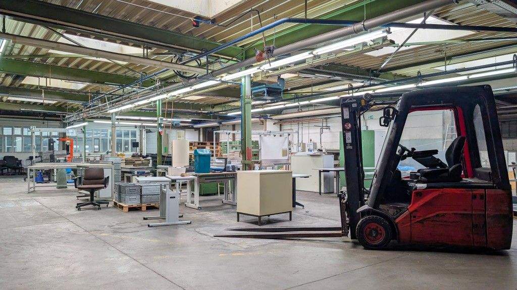 Produktionsgebäude mit Lager- und Büroflächen in bester Lage von Velbert zimmer