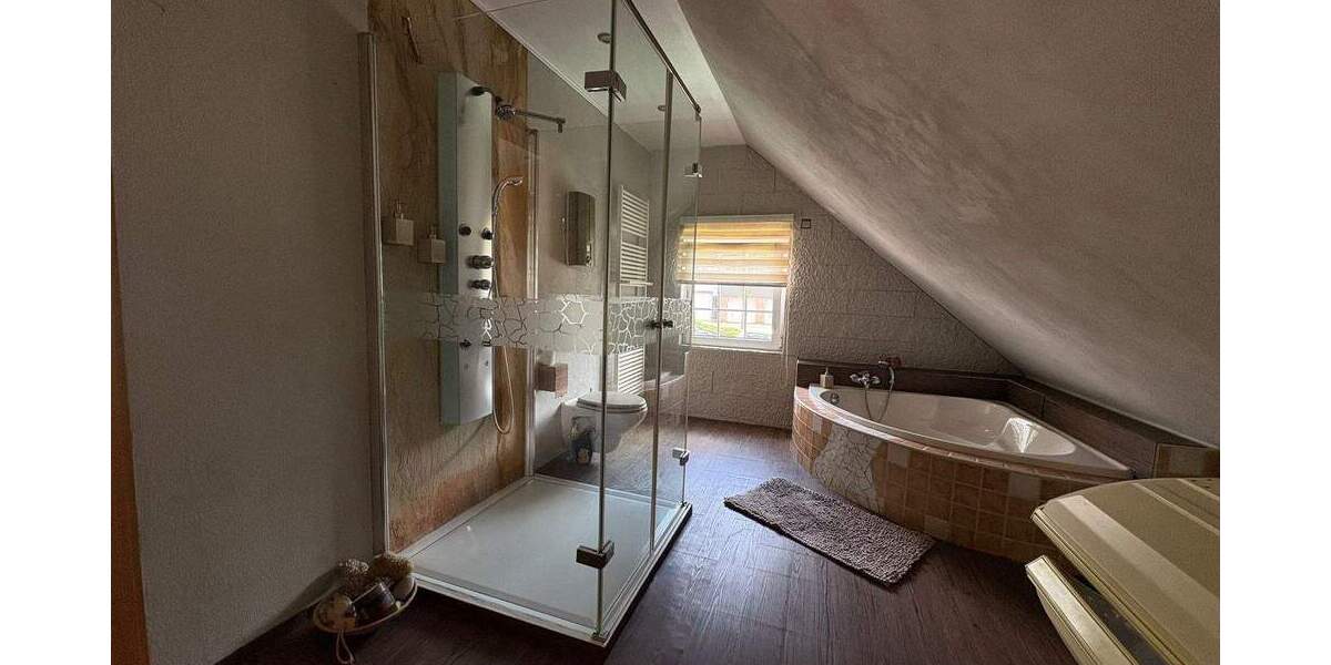 Einzigartiges 2-Familienhaus mit Charme und sonnigen Garten 5 zimmer