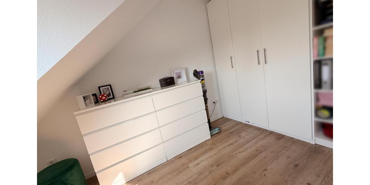 Dachgeschoßwohnung Duisburg Huckingen - 3 Zimmer, 70 m&sup2;, 200.000&euro; | Angebot:27425714