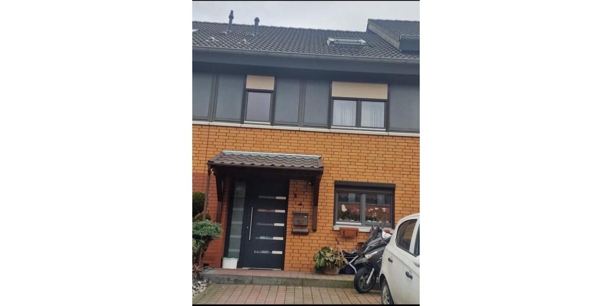 Modernisiertes Reihenmittelhaus mit Garten und ausgebaute Dacheta zimmer