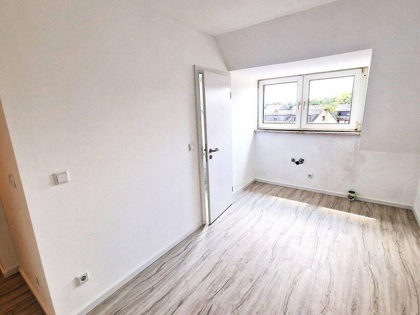 RE-OST: GEMÜTLICHE Wohnung NÄHE HOCHSCHULE: ERSTBEZUG NACH KOMPLETTRENOVIERUNG