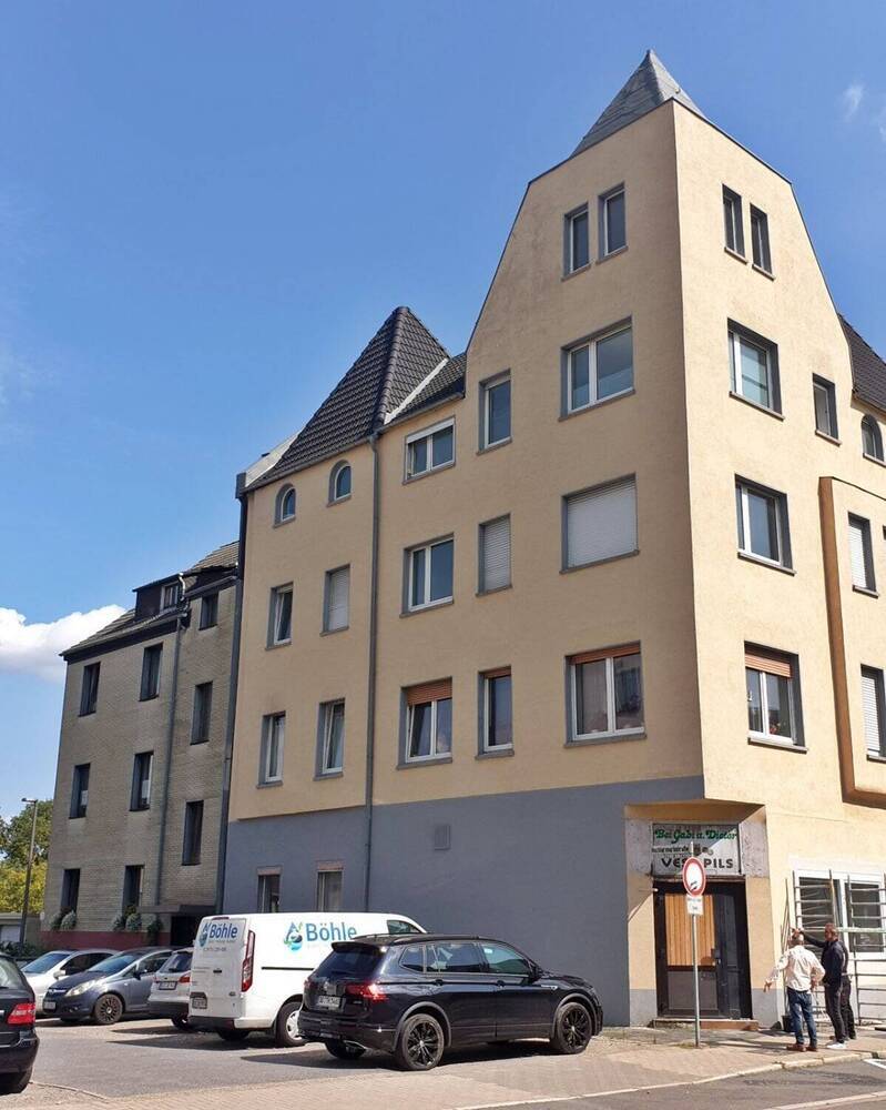 Modernisiertes Wohn- und Geschäftshaus, 488 qm vermietbare Fläche, 3 Garagen