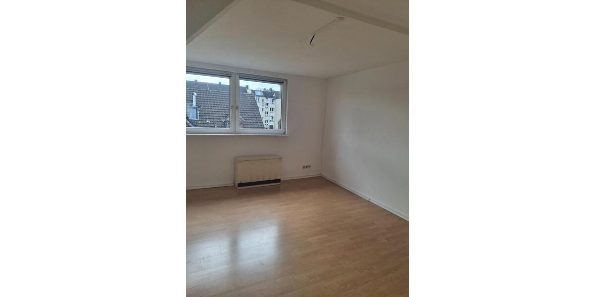 Dachgeschoßwohnung Essen Stadtbezirk VII - 3 Zimmer, 80 m&sup2;, 650&euro; | Angebot:25612945