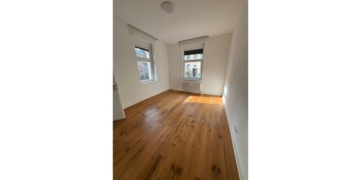 Erdgeschoßwohnung Essen Stadtbezirk III - 5 Zimmer, 142 m&sup2;, 1.480&euro; | Angebot:25515284