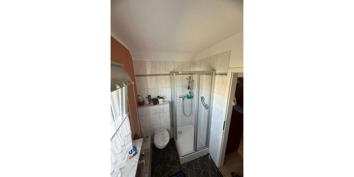 Charmante Doppelhaushälfte mit Hobbyraum, Garagen und idyllischem Garten in Mettmann 1 zimmer