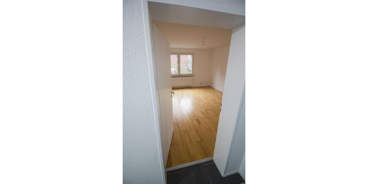 Renovierte 2 Zimmer Erdgeschoss-Wohnung + KDB 62 qm + Kellerraum 2 zimmer