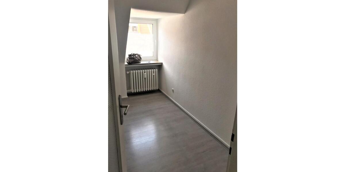 Dachgeschoßwohnung Essen Stadtbezirk II - 3 Zimmer, 65 m&sup2;, 579&euro; | Angebot:26338780