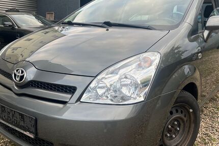 Toyota Corolla Verso 189.000 km 3.990 € Duisburg 47059