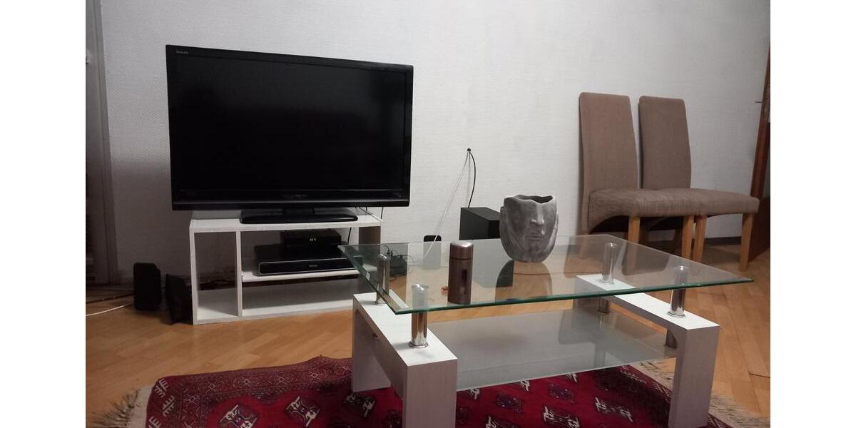 Wunderschoene Wohnung in der Naehe von Gruener und Silber Seen! 2 zimmer