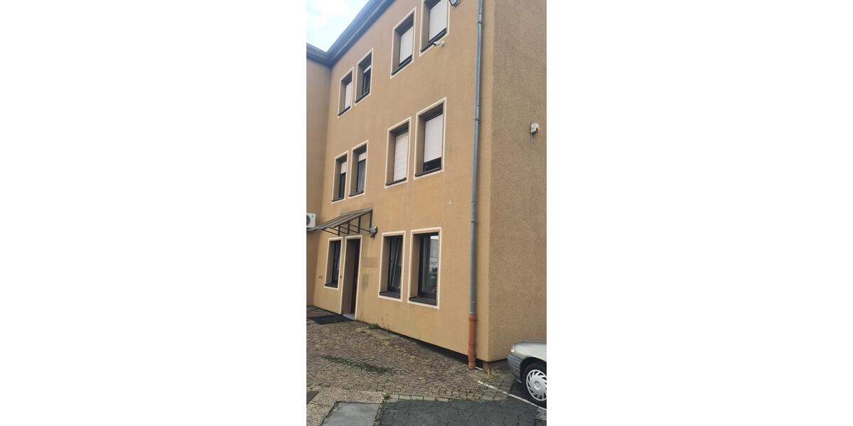 Büroräume + 4 Stellplätze außen zimmer