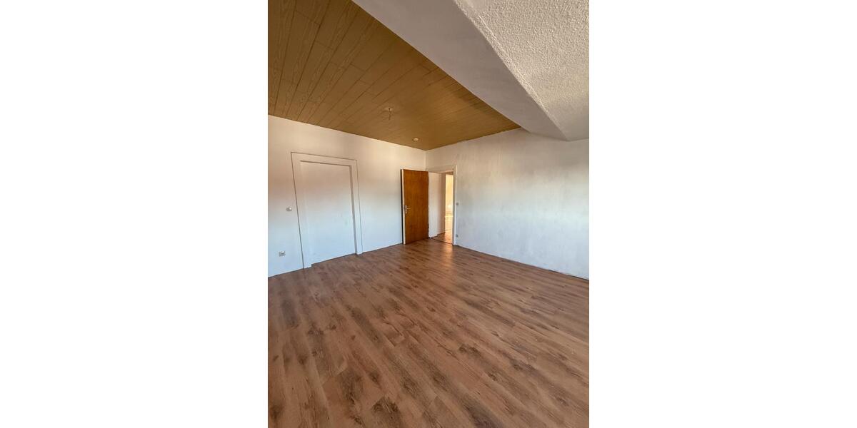 Dachgeschoßwohnung Gelsenkirchen Gelsenkirchen-Nord - 2 Zimmer, 77 m&sup2;, 450&euro; | Angebot:26341699
