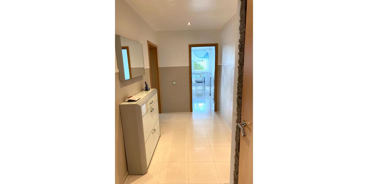 Luxuriöse Wohnung Eigentumswohnung m. Balkon & Garage + Parkplatz 3.5 zimmer