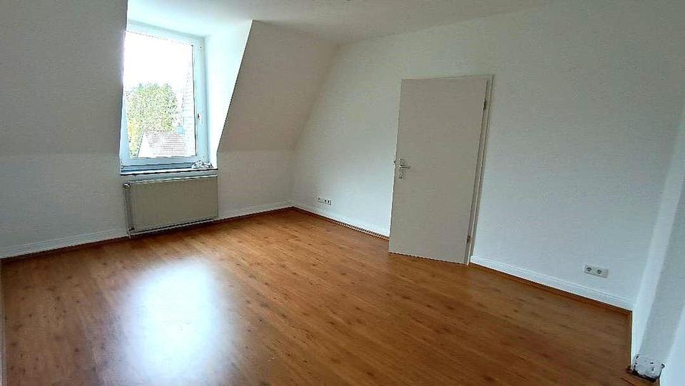 Dachgeschoßwohnung Wuppertal Gemarkung Langerfeld - 4 Zimmer, 100 m&sup2;, 1.000&euro; | Angebot:26324943