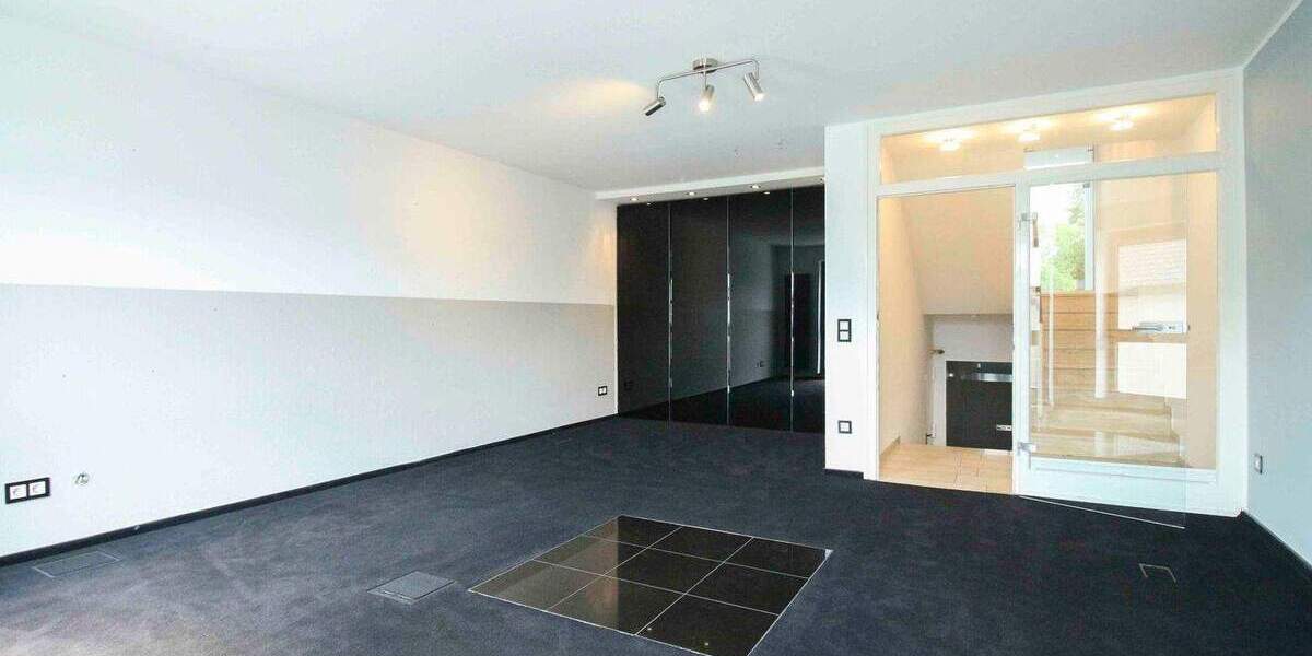 Leben in der Innenstadt: Gepflegtes Reihenmittelhaus samt Dachterrasse und TG-Stellplatz 5 zimmer